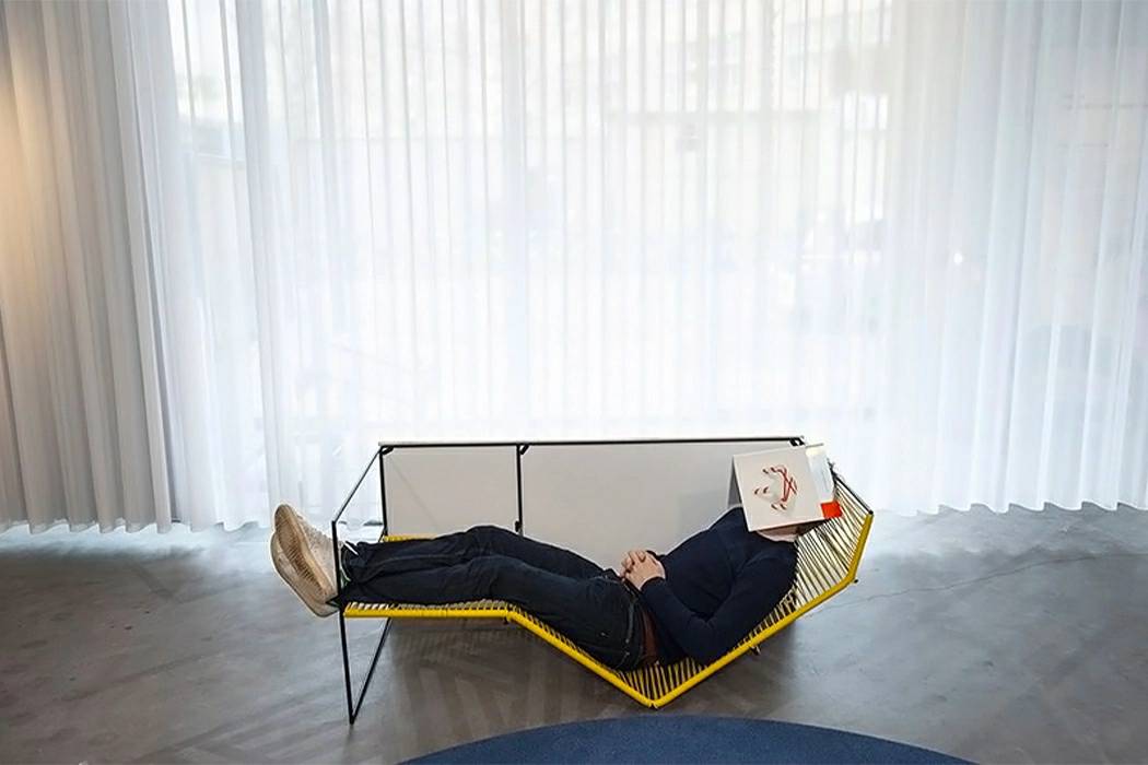 08-Desk-Design_Chair-renversee-Desk_wfh3.webp.jpg 08-Desk-Design_Chair-renversee-Desk_wfh3.webp.jpg