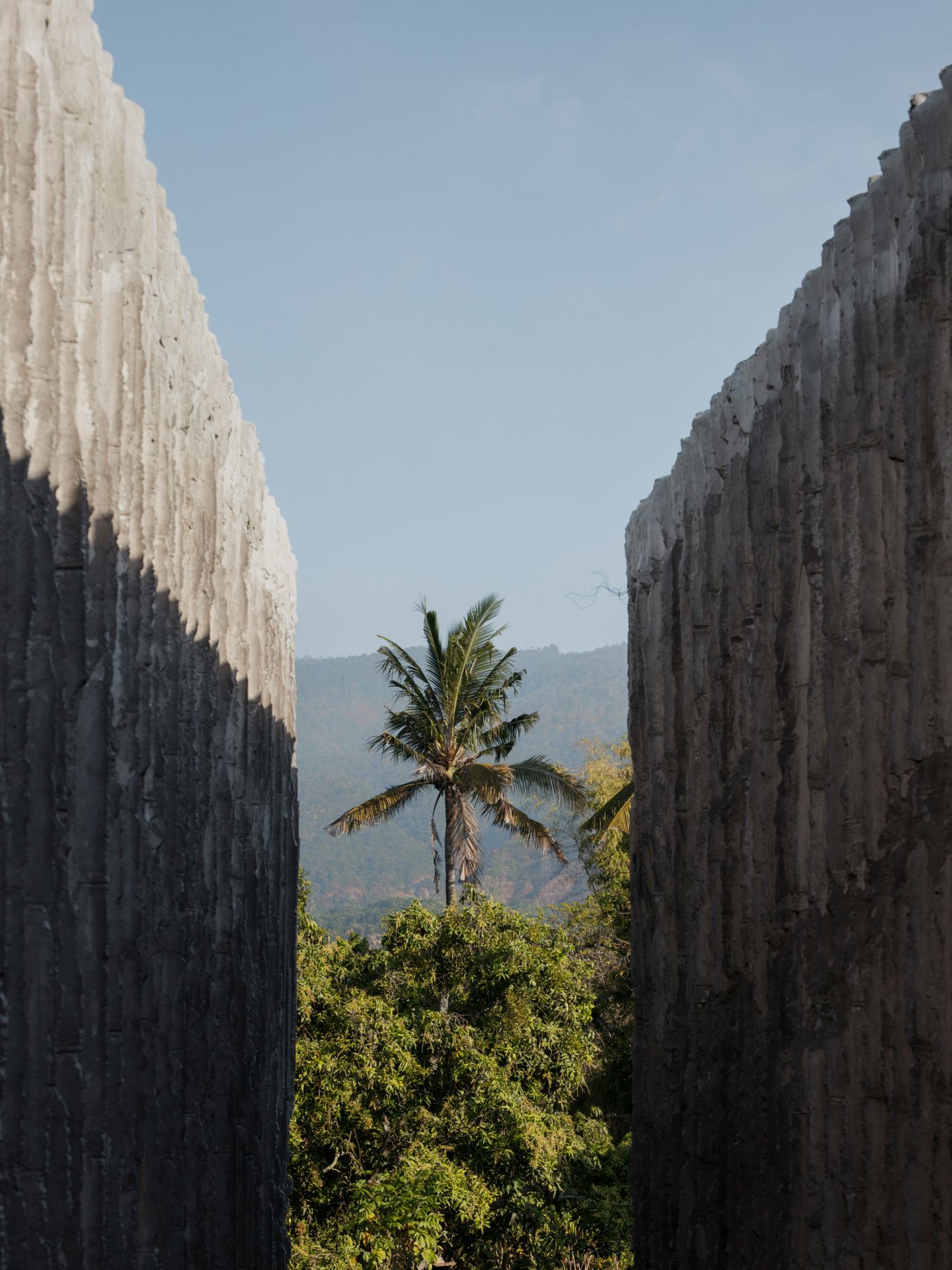 tiing-hotel-bali-nic-brunsdon_dezeen_2364_col_11.jpg tiing-hotel-bali-nic-brunsdon_dezeen_2364_col_11.jpg