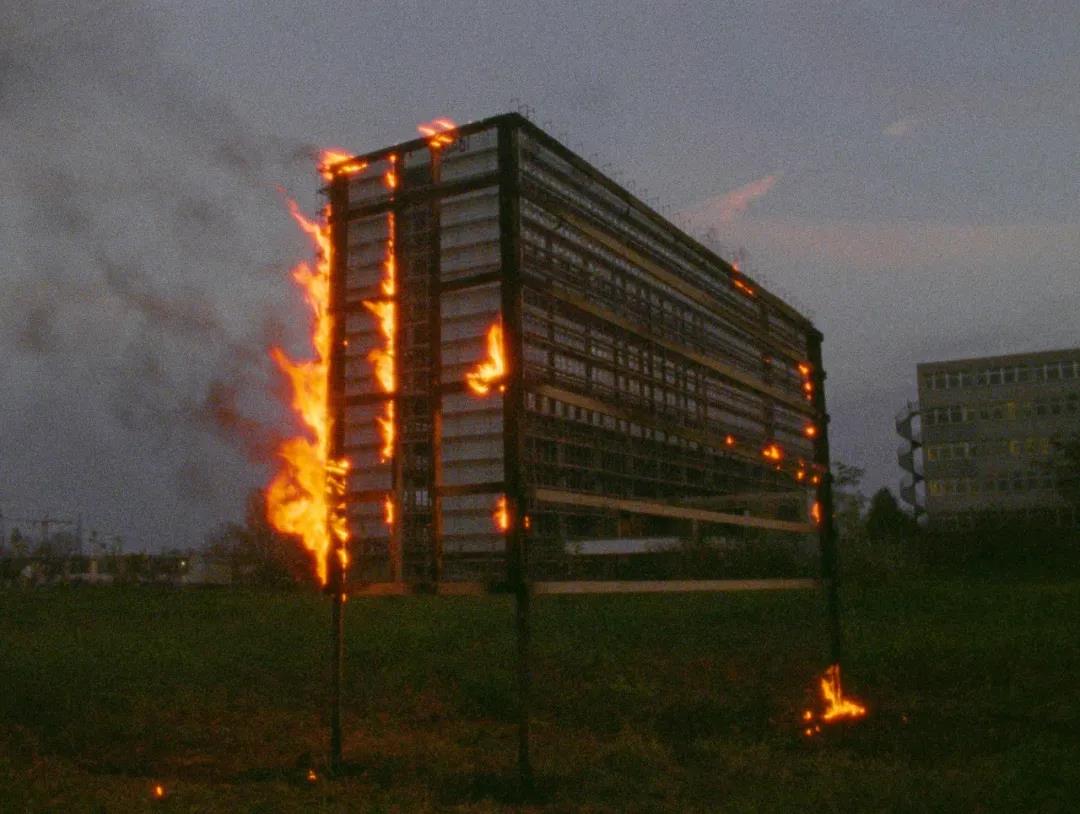 泰阳·昂洛拉托与尼科·克雷布斯，《火》，2014年，16mm影片转为SD DVD格式，6分钟45秒.jpg