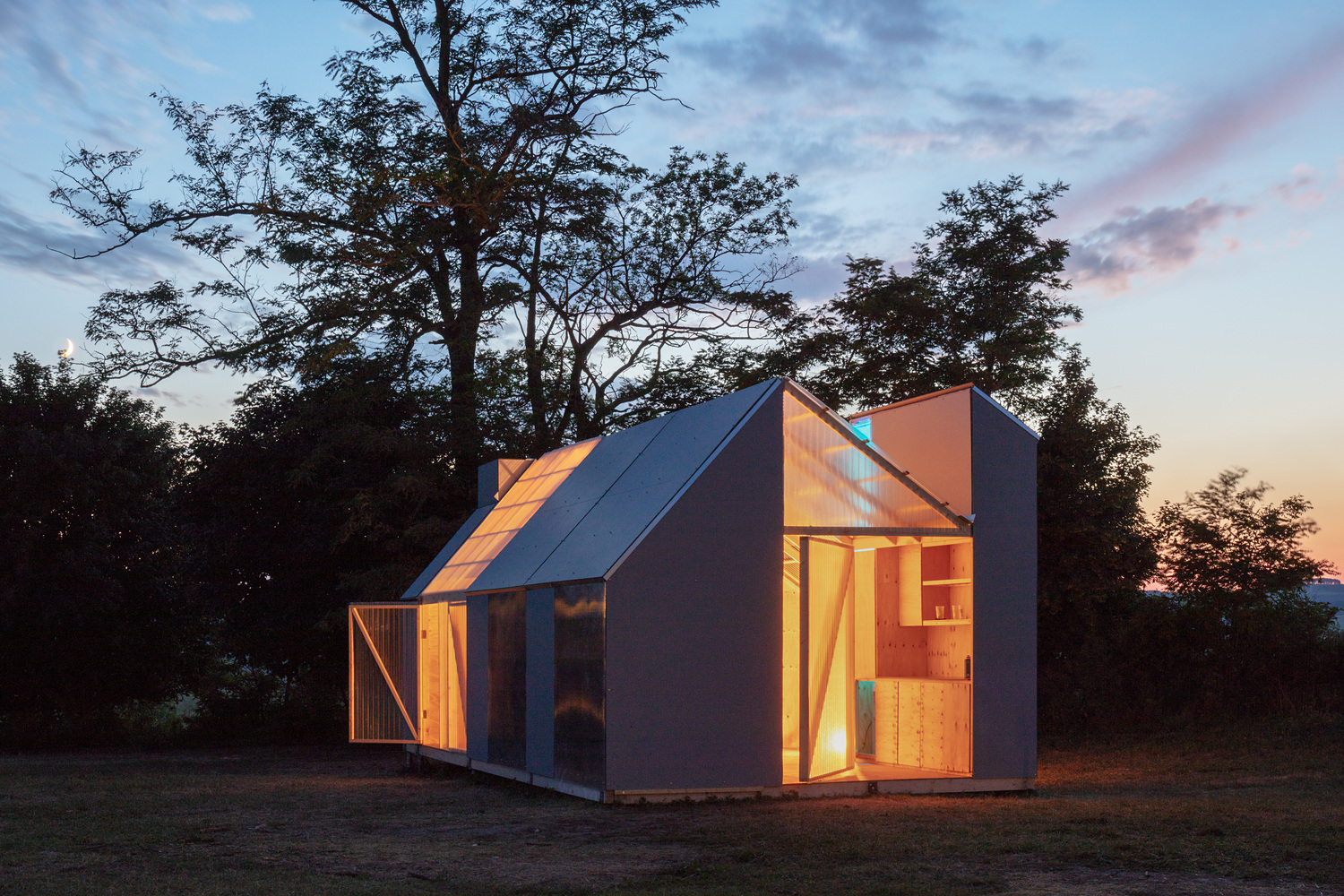 cabin_modules019匈牙利灯光全景.jpg
